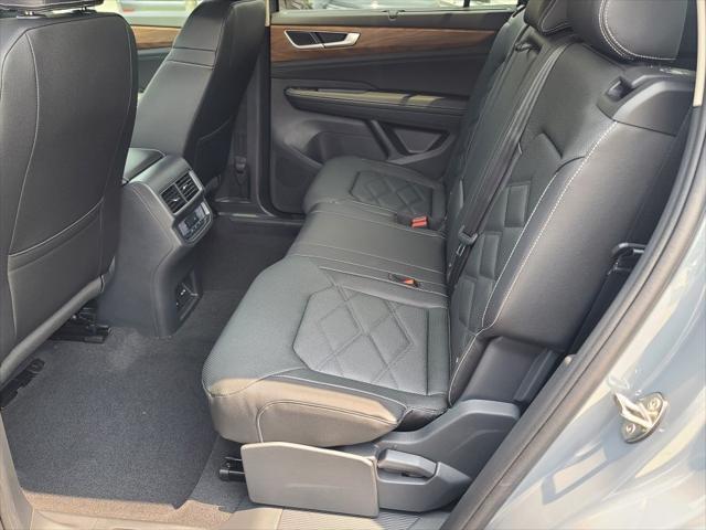 new 2025 Volkswagen Atlas car, priced at $43,172