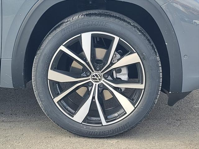 new 2025 Volkswagen Atlas car, priced at $51,637