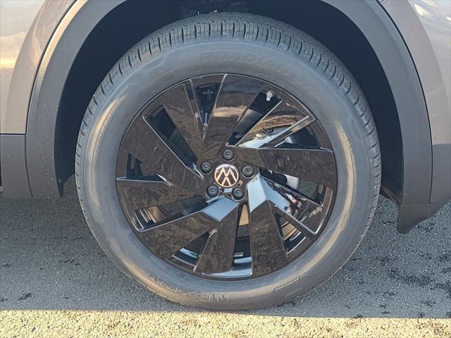 new 2025 Volkswagen Atlas car, priced at $42,680