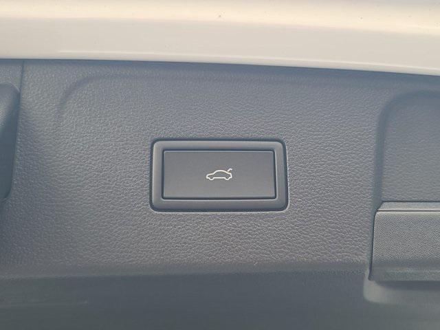 new 2026 Volkswagen Atlas car, priced at $54,624