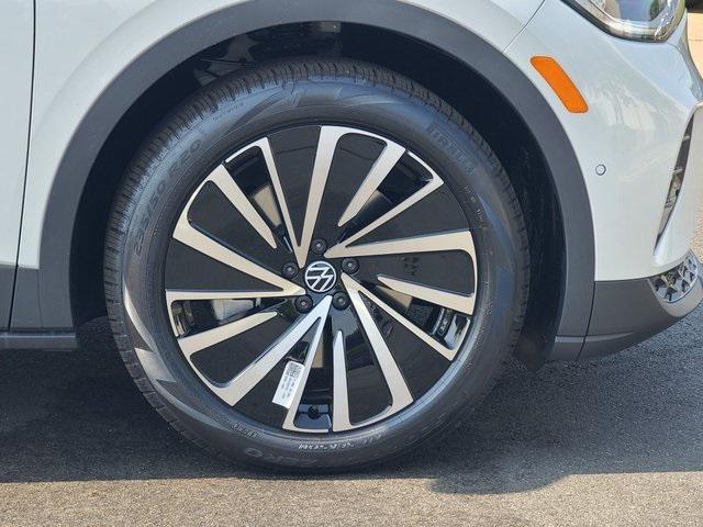 new 2024 Volkswagen ID.4 car, priced at $40,773