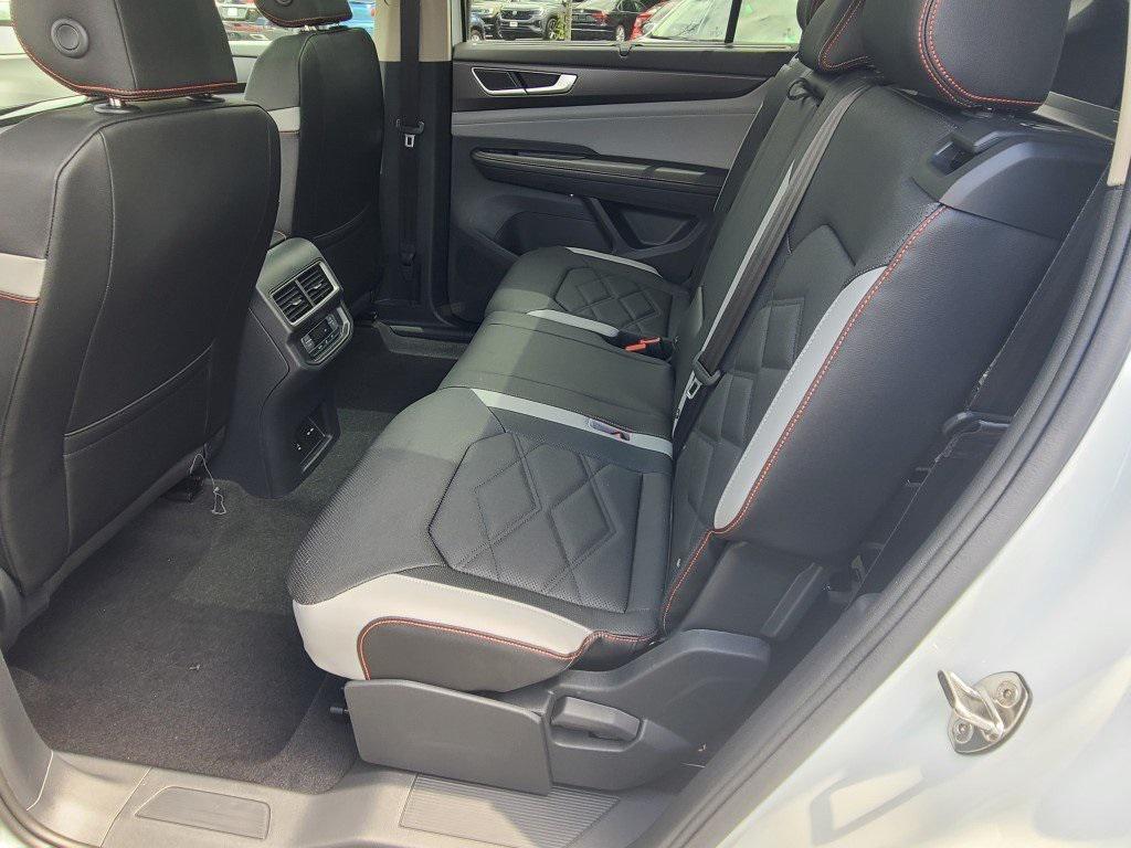 new 2025 Volkswagen Atlas car, priced at $42,539