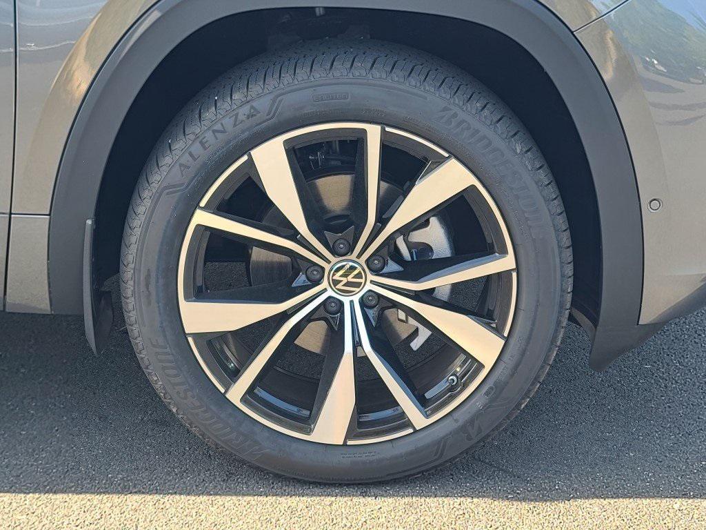 new 2025 Volkswagen Atlas Cross Sport car, priced at $49,397