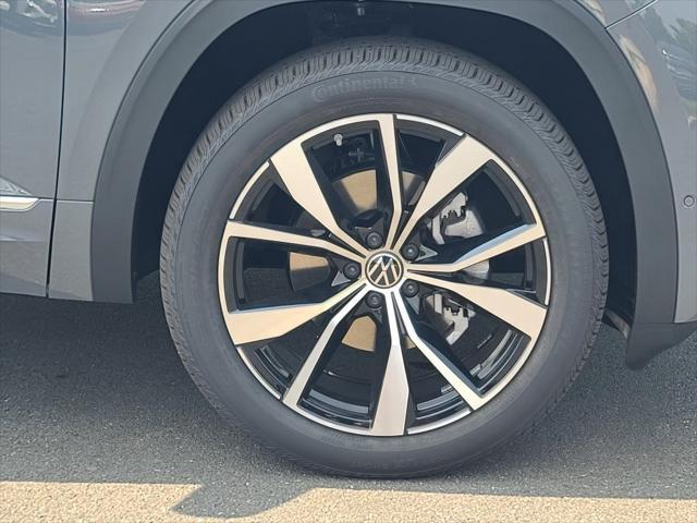 new 2025 Volkswagen Atlas car, priced at $52,880