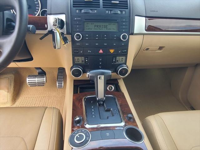 used 2008 Volkswagen Touareg 2 car, priced at $9,000
