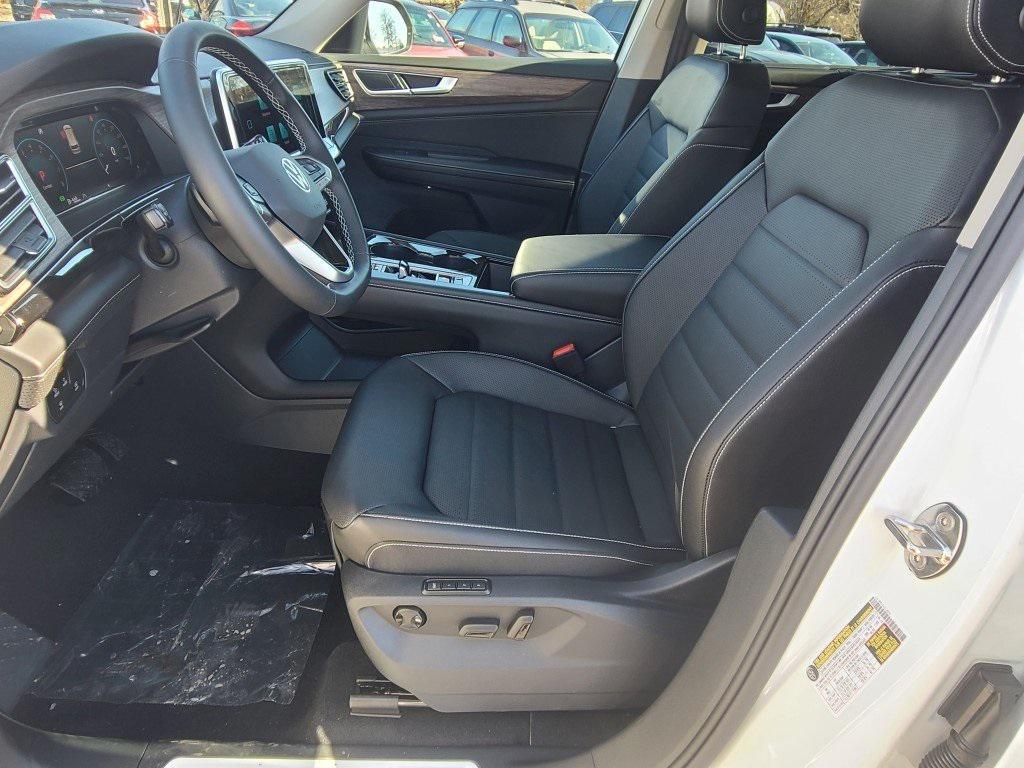 new 2025 Volkswagen Atlas car, priced at $44,433