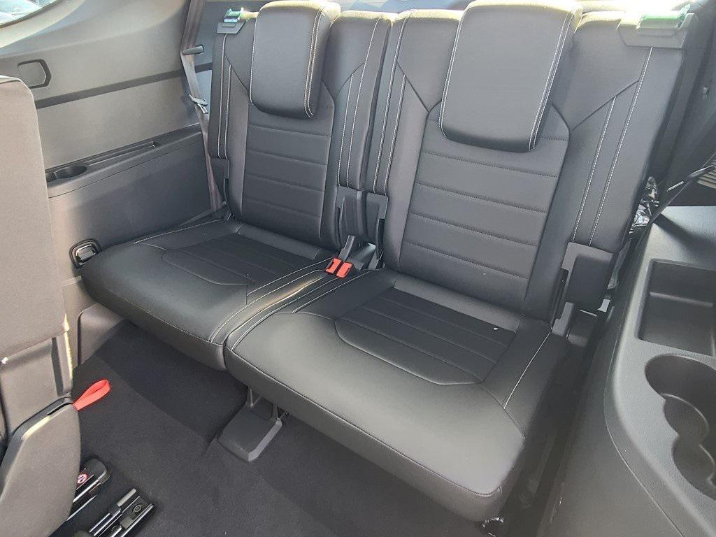 new 2025 Volkswagen Atlas car, priced at $44,433
