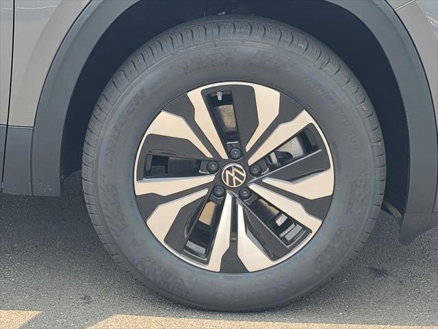 new 2025 Volkswagen Atlas car, priced at $39,202