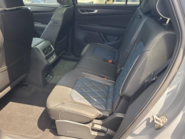 new 2026 Volkswagen Atlas Cross Sport car, priced at $53,456