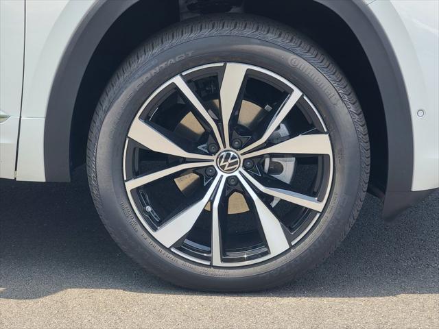 new 2025 Volkswagen Atlas car, priced at $52,151