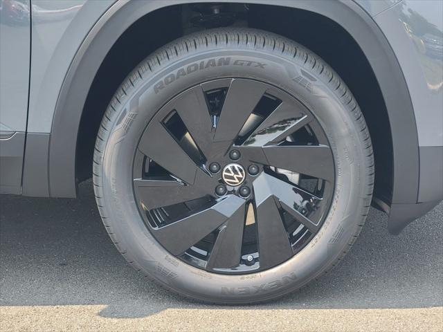 new 2025 Volkswagen Atlas car, priced at $44,716