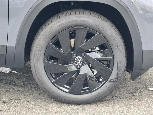 new 2025 Volkswagen Atlas car, priced at $43,353