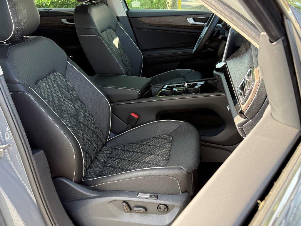 new 2025 Volkswagen Atlas car, priced at $50,427
