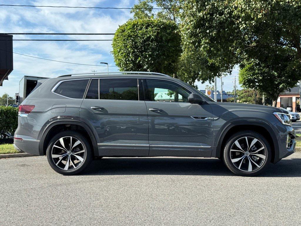 new 2025 Volkswagen Atlas car, priced at $50,427