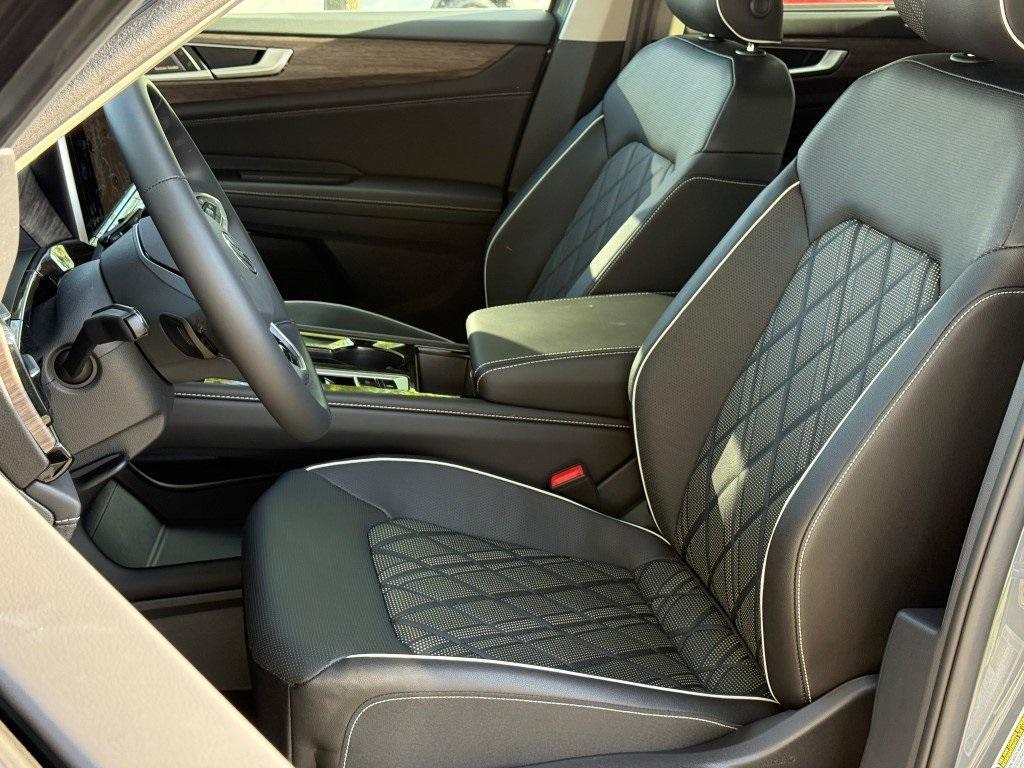 new 2025 Volkswagen Atlas car, priced at $50,427