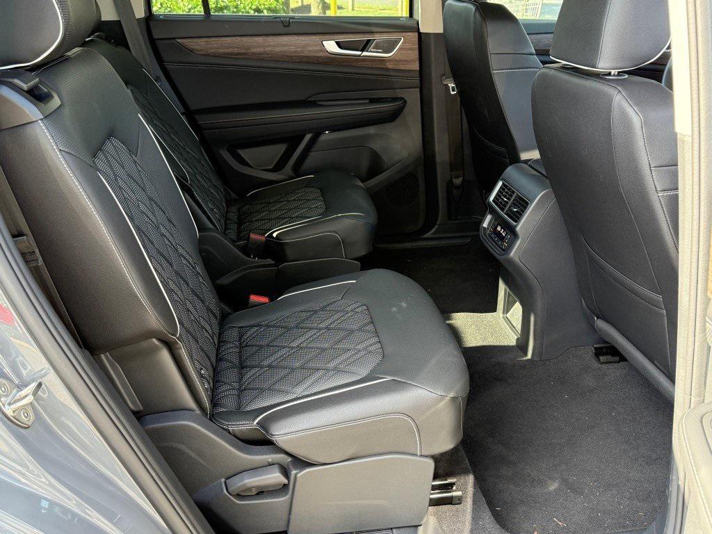 new 2025 Volkswagen Atlas car, priced at $50,427