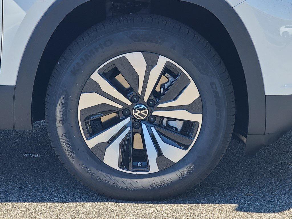 new 2026 Volkswagen Atlas car, priced at $40,263