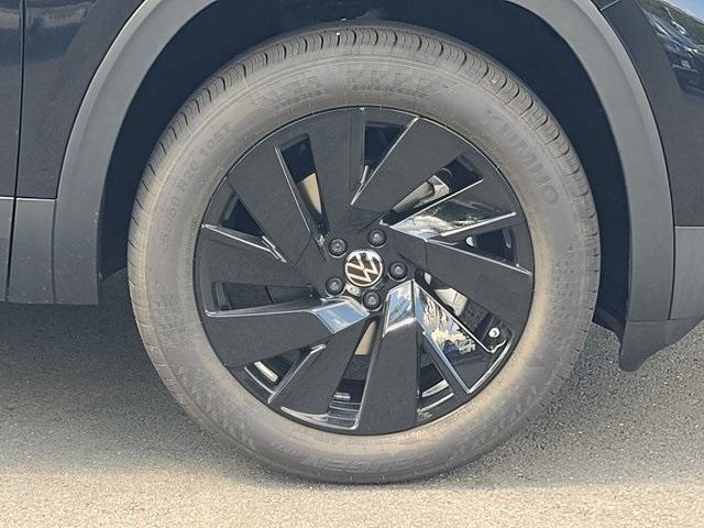 new 2026 Volkswagen Atlas Cross Sport car, priced at $45,601