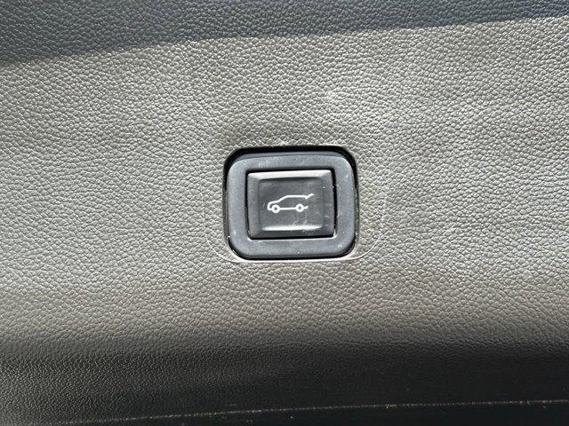 used 2022 Chevrolet Traverse car, priced at $28,910