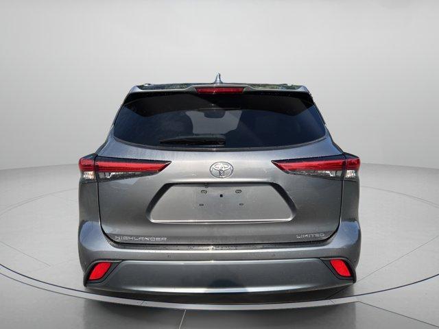 used 2021 Toyota Highlander car, priced at $26,998