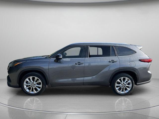 used 2021 Toyota Highlander car, priced at $26,998