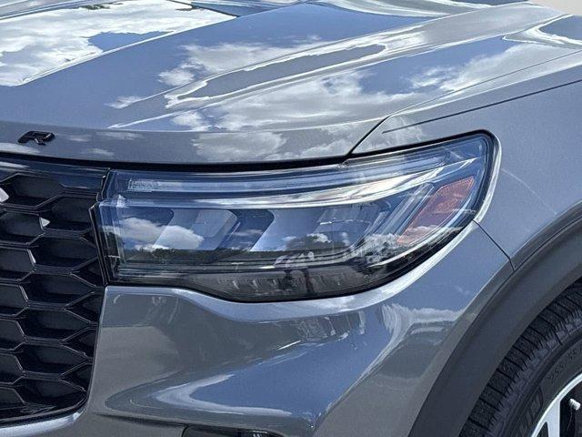 new 2025 Ford Explorer car, priced at $40,931