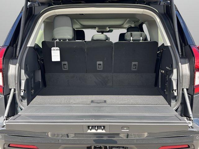 new 2025 Ford Expedition car, priced at $67,736