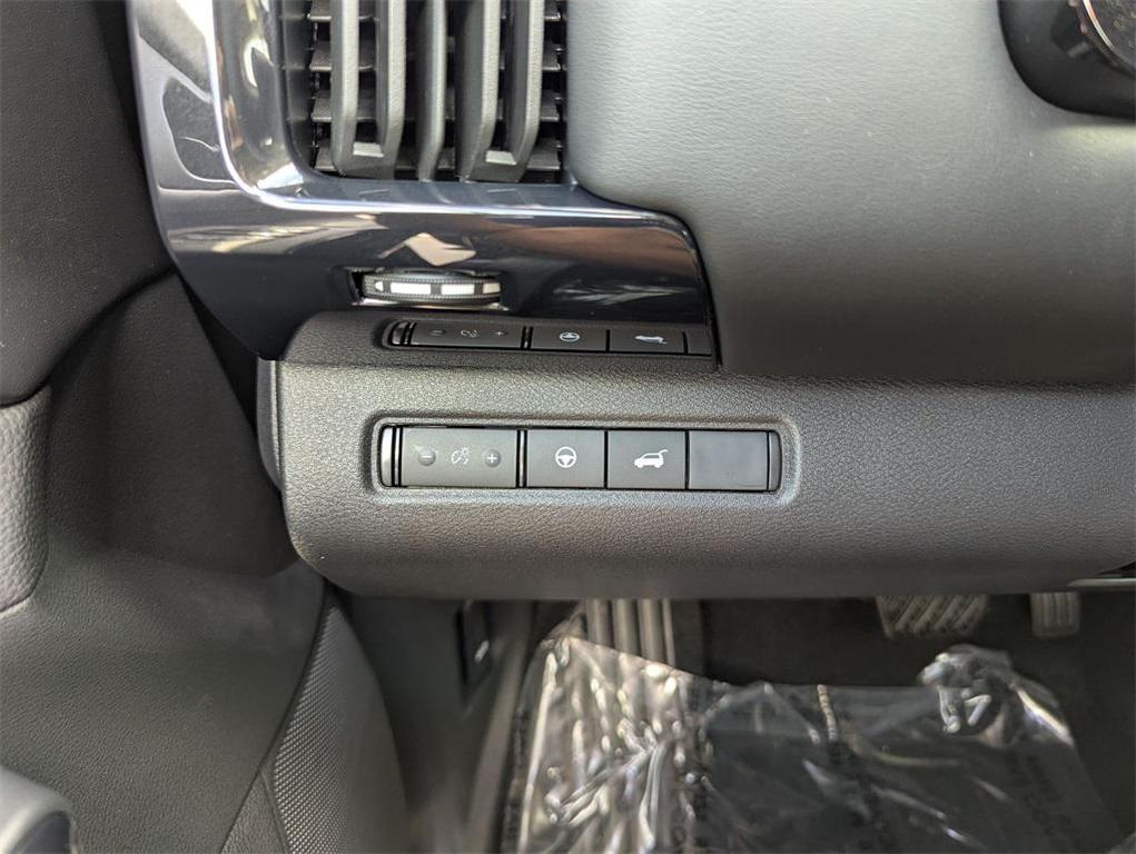 new 2025 Nissan Pathfinder car, priced at $38,469