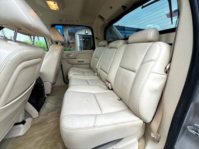 used 2007 Cadillac Escalade EXT car, priced at $8,995