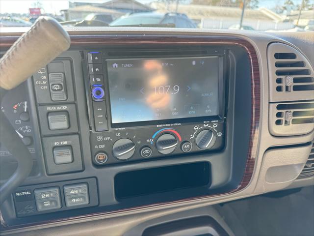 used 2000 Cadillac Escalade car, priced at $18,995