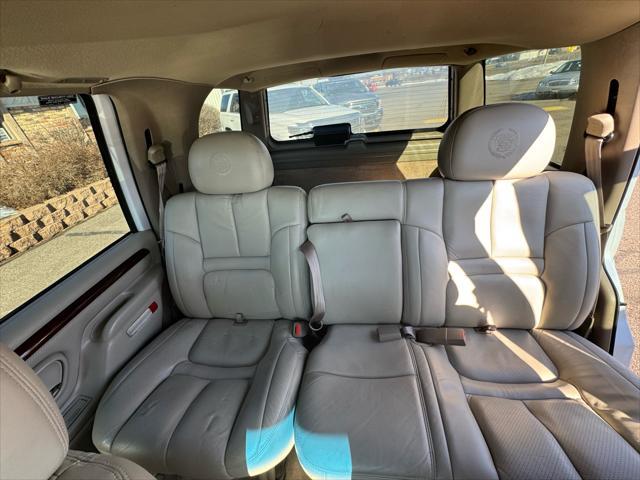 used 2000 Cadillac Escalade car, priced at $18,995