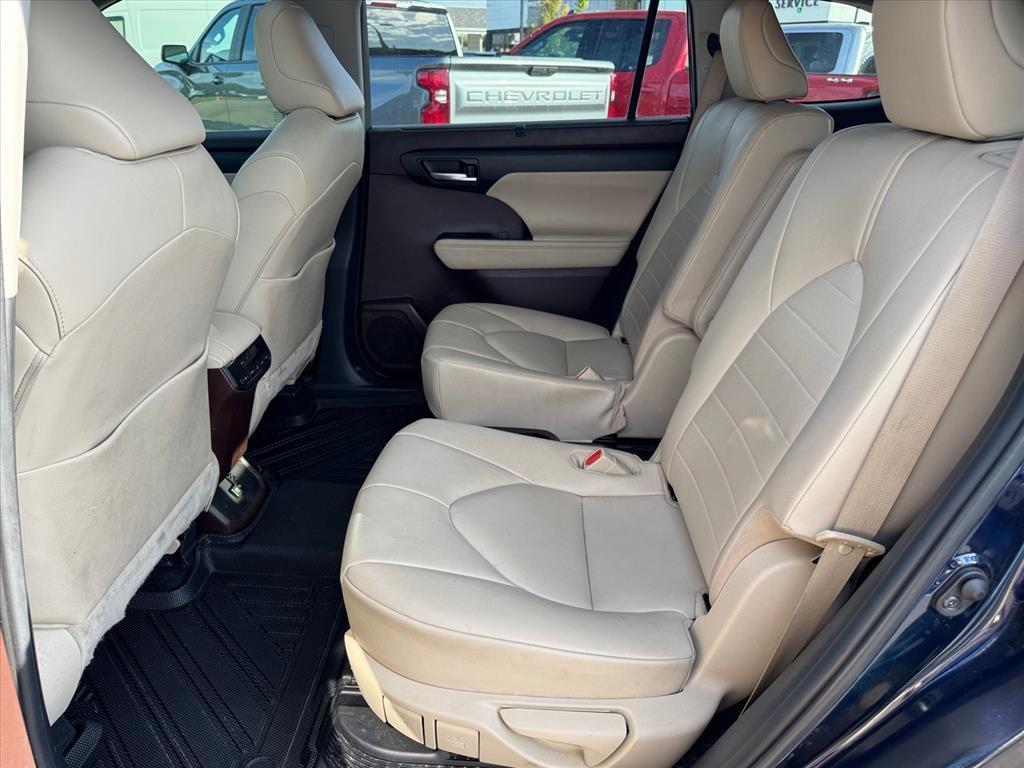 used 2020 Toyota Highlander Hybrid car, priced at $28,968