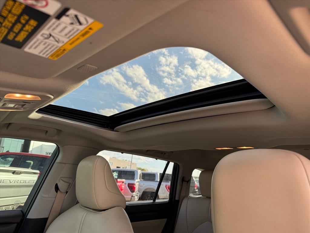 used 2020 Toyota Highlander Hybrid car, priced at $28,968