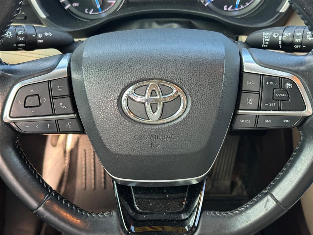 used 2020 Toyota Highlander Hybrid car, priced at $28,968