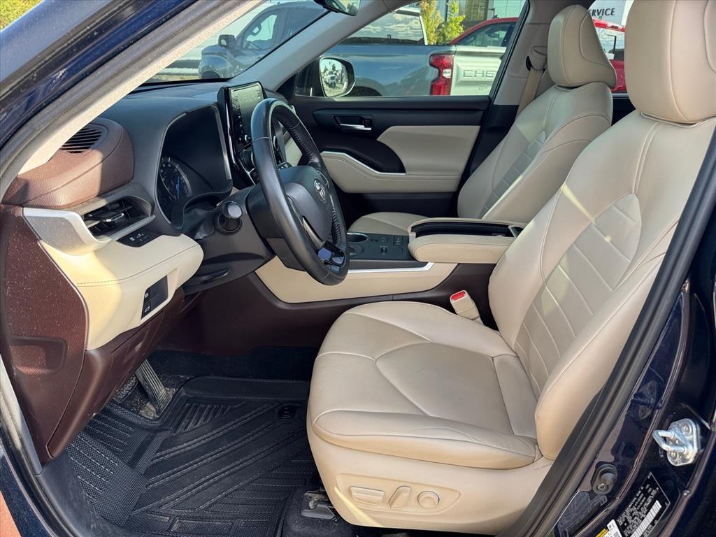 used 2020 Toyota Highlander Hybrid car, priced at $28,968