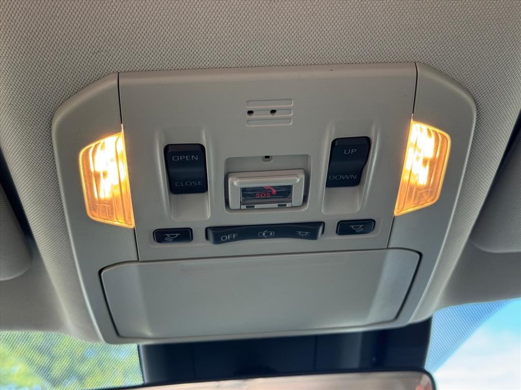 used 2020 Toyota Highlander Hybrid car, priced at $28,968