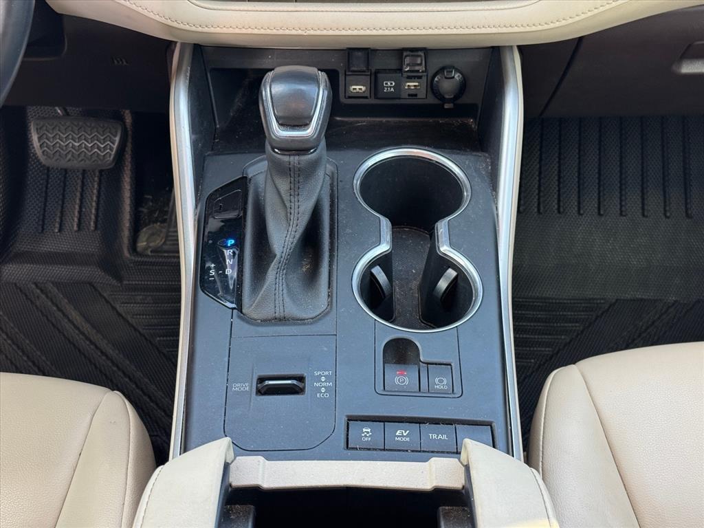 used 2020 Toyota Highlander Hybrid car, priced at $28,968