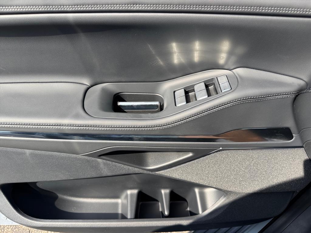 new 2025 Lincoln Navigator car, priced at $107,800