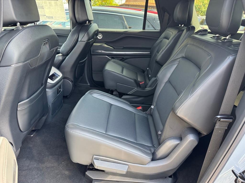 new 2025 Lincoln Navigator car, priced at $107,800