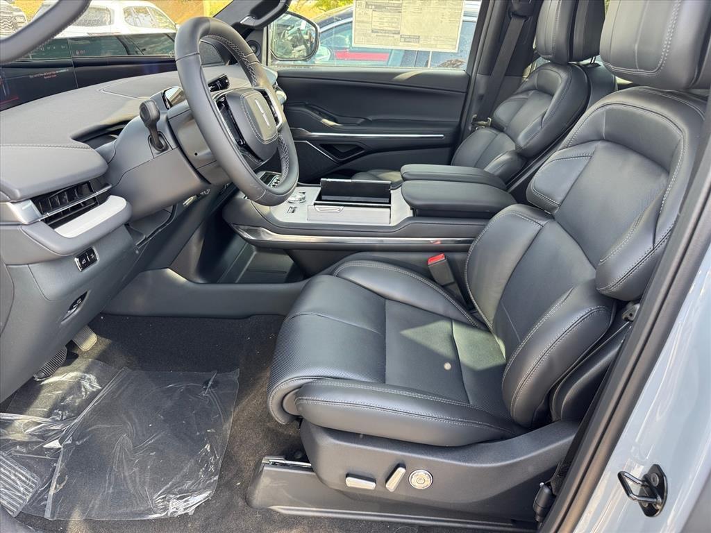 new 2025 Lincoln Navigator car, priced at $107,800