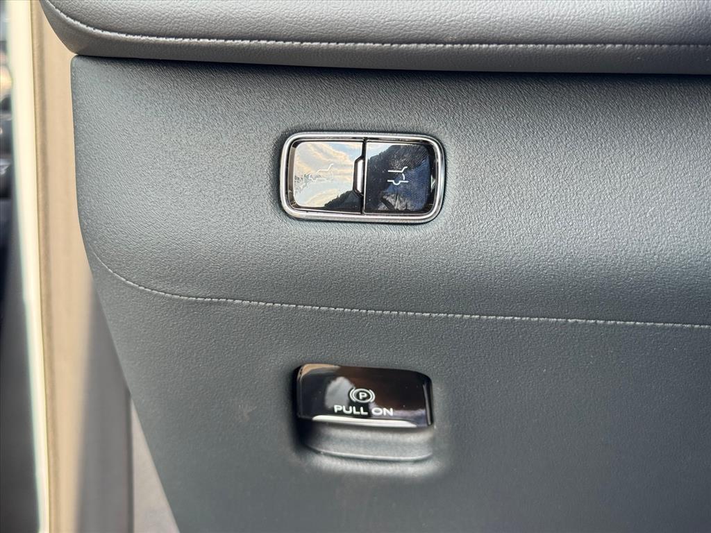 new 2025 Lincoln Navigator car, priced at $107,800