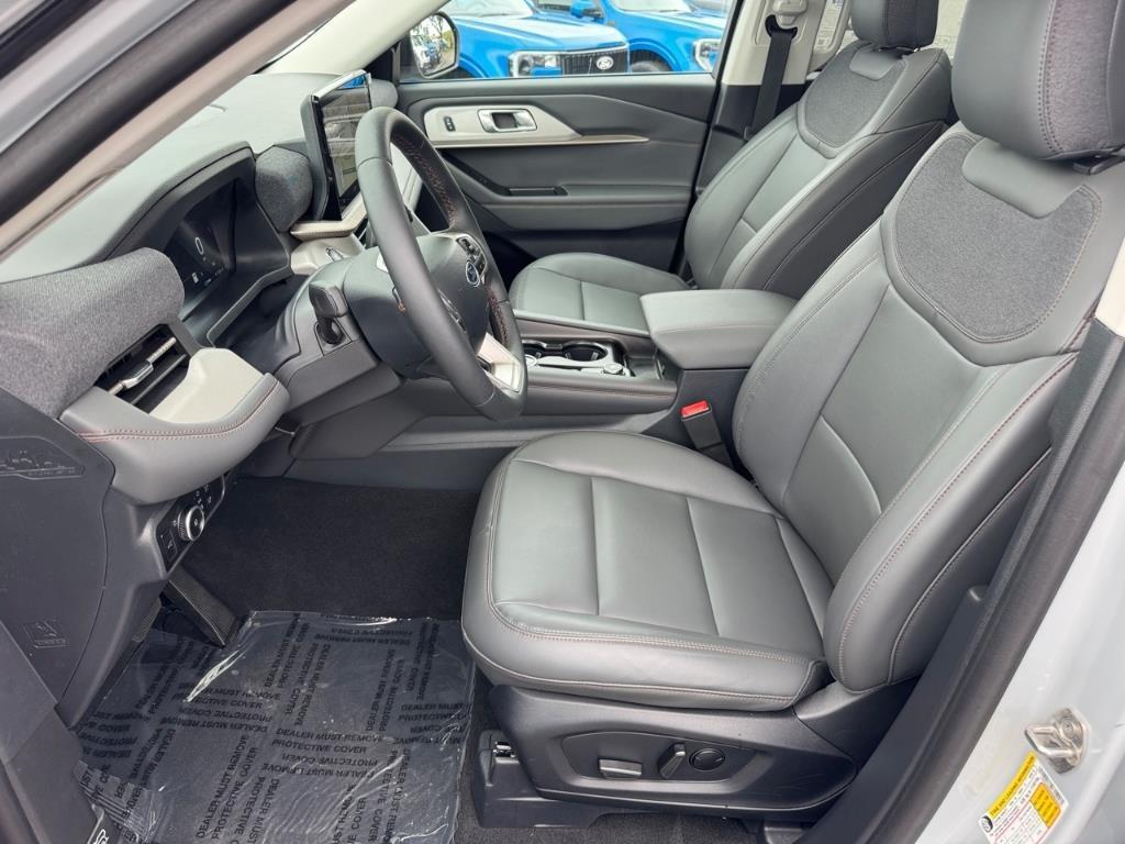 new 2025 Ford Explorer car, priced at $45,374