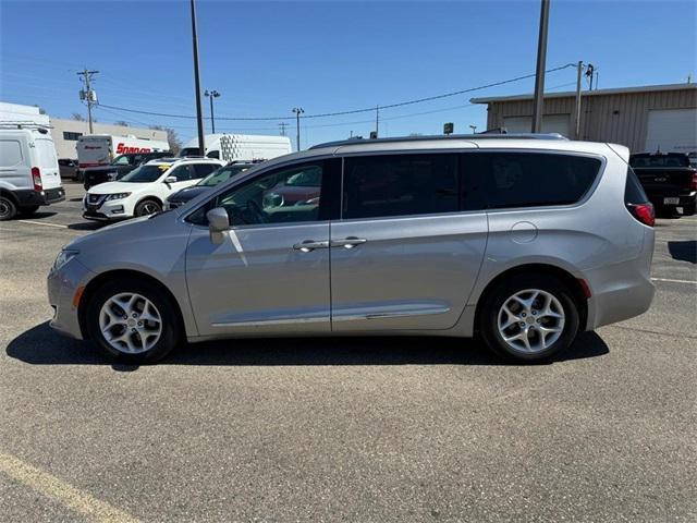used 2017 Chrysler Pacifica car, priced at $18,550