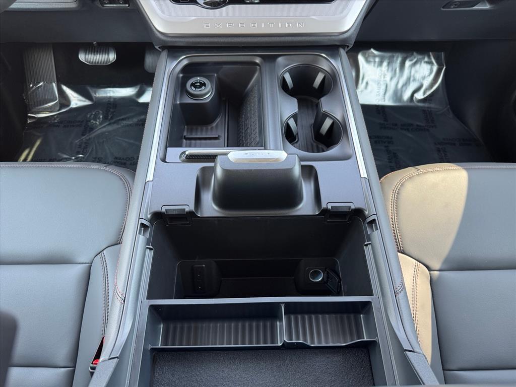 new 2025 Ford Expedition Max car, priced at $73,470