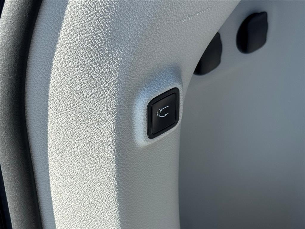 used 2021 Jeep Cherokee car, priced at $20,263