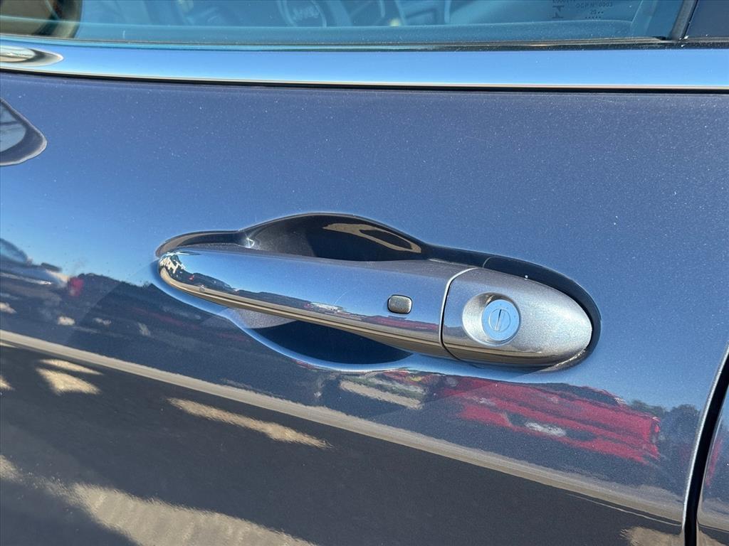 used 2021 Jeep Cherokee car, priced at $20,263