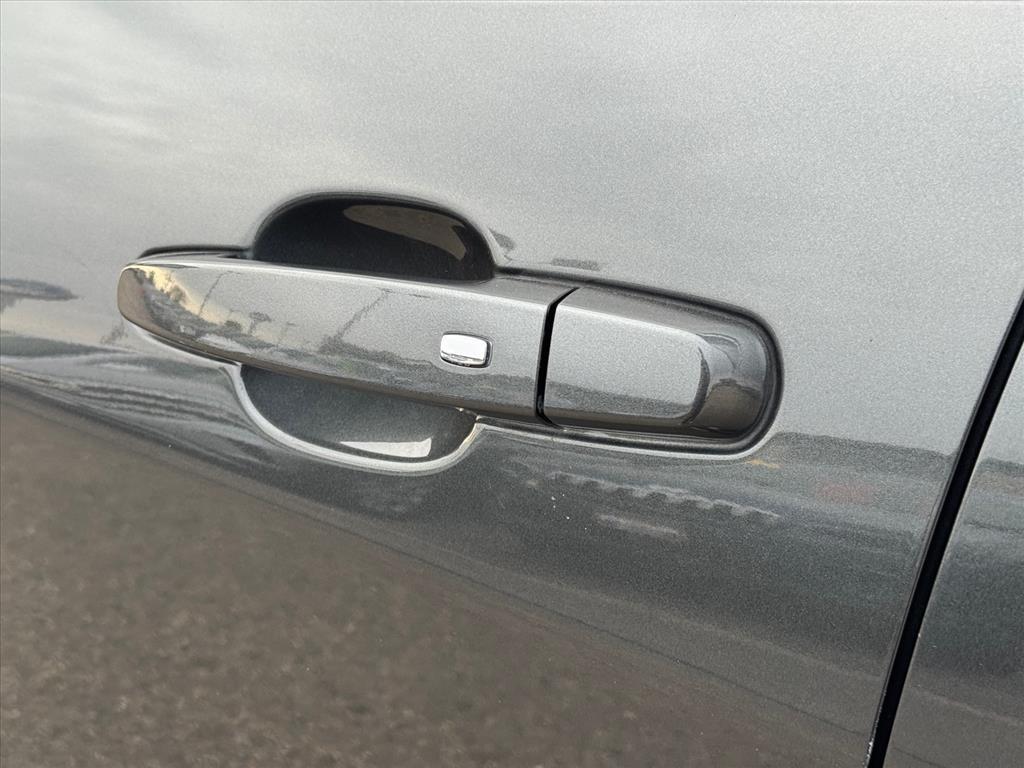 used 2021 Chevrolet Equinox car, priced at $22,636