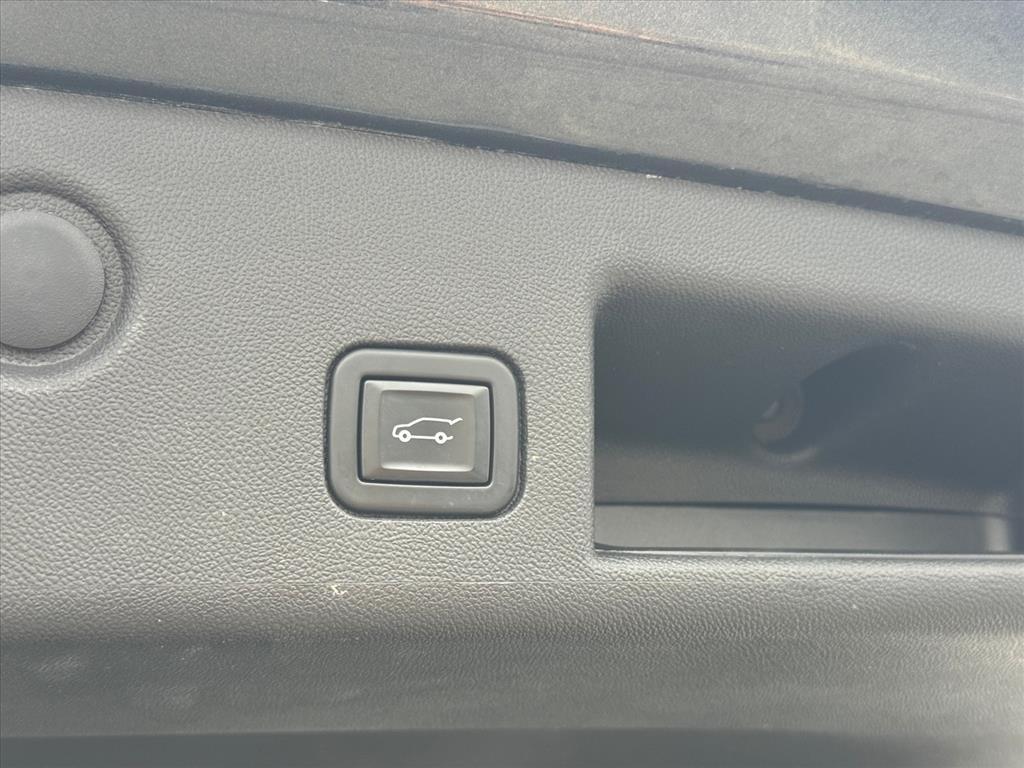 used 2021 Chevrolet Equinox car, priced at $22,636