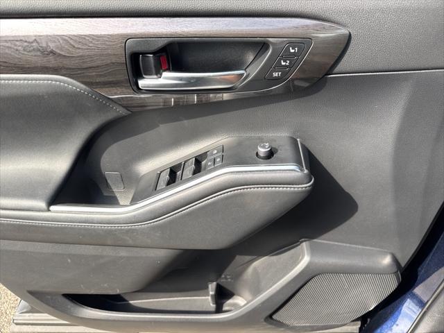used 2021 Toyota Highlander Hybrid car, priced at $41,268