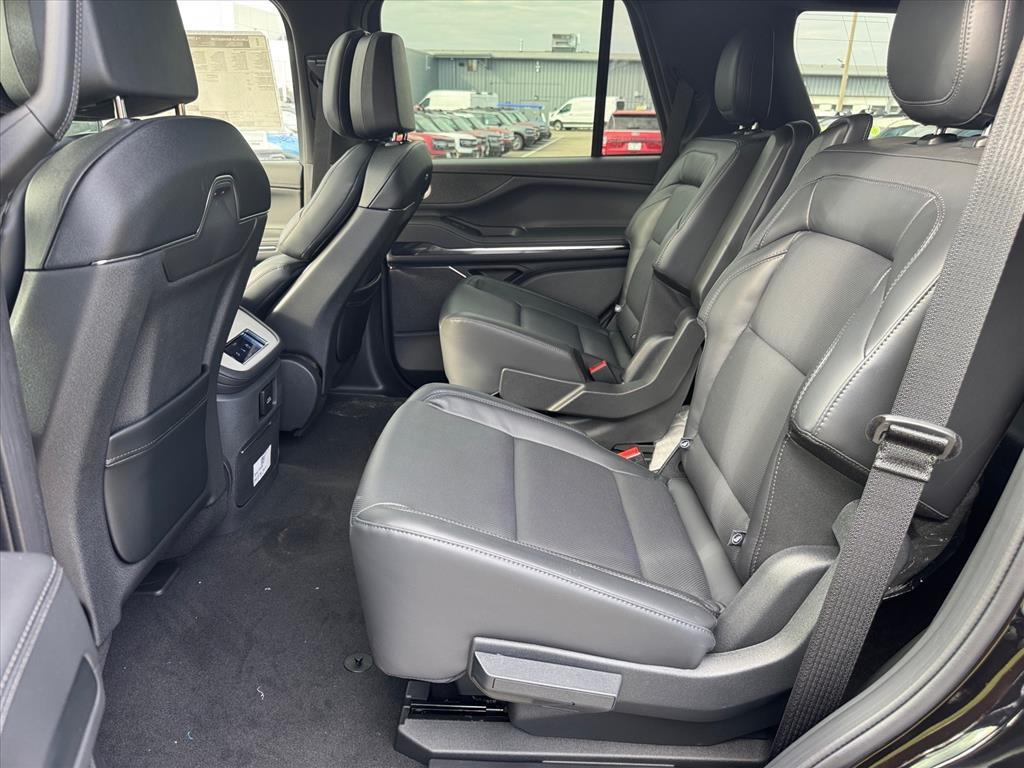 new 2025 Lincoln Navigator car, priced at $104,060